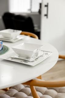 Spacious Beachmere Retreat - Walk to the Bay - 1