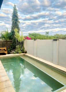 Warm, private, poolside retreat - 5