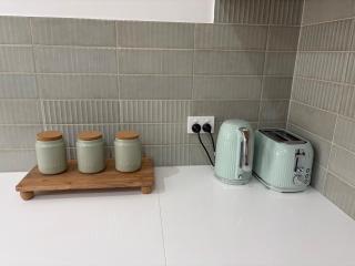 Freshly Renovated 2BR Unit, WiFi, Close to CBD - 1