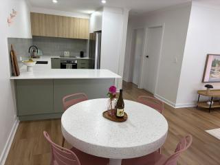 Freshly Renovated 2BR Unit, WiFi, Close to CBD - 5