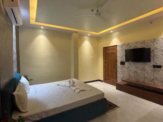 Hotel Golchi Palace - 2