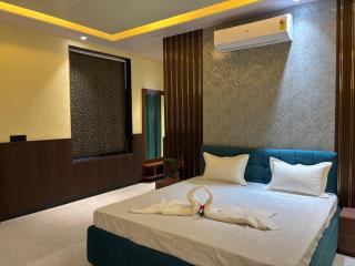 Hotel Golchi Palace - 2