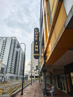 Love Inn Hotel Kuchai Lama - 1