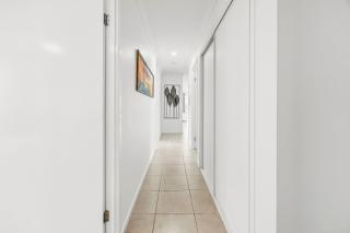 Stylish Cosy Retreat in North Lakes w all Air-Con - 8