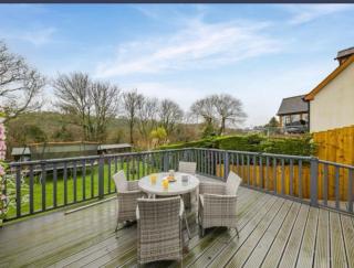 Apartment Sleeps 2 with Parking and Pets Welcome - 2