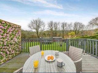 Apartment Sleeps 2 with Parking and Pets Welcome - 1