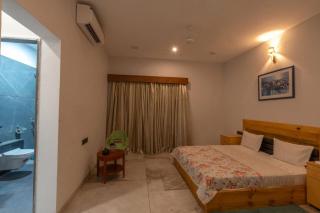 Shriji Ananda Hotel & Resort - 3