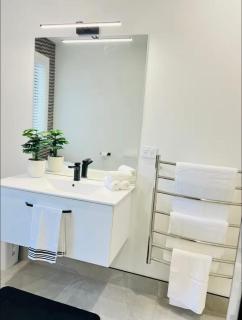 The private smart studio - 8
