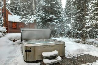 Mountain lodge with hot tub game room and home theater - 9