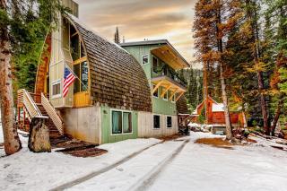 Mountain lodge with hot tub game room and home theater - 8