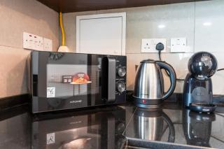 Elegant Stay in Burooj City View Apartment - Abu Dhabi - 5