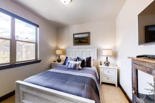 Spacious new-build stunner near Park City & Deer Valley with private hot tub - 1