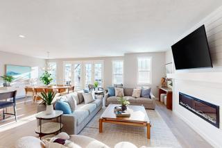 Bright Spacious & Modern Condo with fireplace and gas grill - 0
