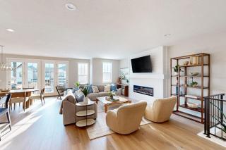 Bright Spacious & Modern Condo with fireplace and gas grill - 8