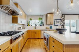 Designer Style with two Private Hot Tubs Sauna & Firepit - 5