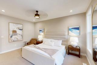 Bright Spacious & Modern Condo with fireplace and gas grill - 2