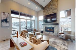 Modern Mountain Home with beautiful views hot tub & private sauna - 6