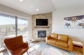 Modern townhome with beautiful sweeping views and steam shower - 7
