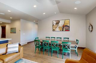 Modern townhome with beautiful sweeping views and steam shower - 6