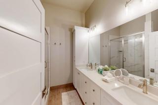 Modern condo with fireplace and private balcony - lake view - 1