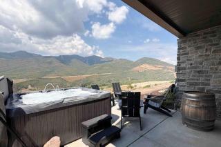 New Home with panoramic views office loft & private hot tub - 8