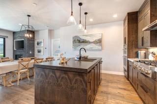 Stunning View Family Fun and Steps from Deer Valleys New East Village - 1