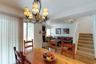 Comfortable condo with WiFi washer & dryer pool & hot tubs - walk to skiing - 9