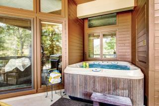 Deer Valley mountain home steps from lifts - private hot tub wifi & fireplace - 0