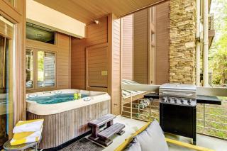 Deer Valley mountain home steps from lifts - private hot tub wifi & fireplace - 9