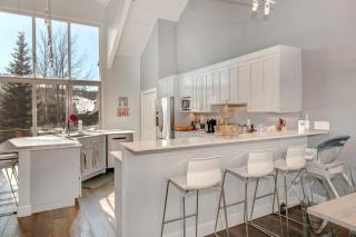 Luxe townhome with pool private hot tub washer & dryer & garage - 5