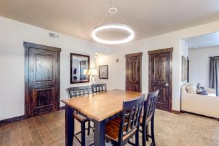 Light-filled condo near Canyons Village with mountain view pool & hot tubs - 4