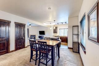 Light-filled condo near Canyons Village with mountain view pool & hot tubs - 5