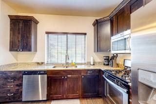 Light-filled condo near Canyons Village with mountain view pool & hot tubs - 2