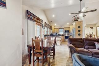 Mountain view home with hot tub fireplace & perfect walk-to-lift location - 5