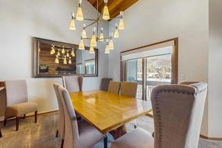 Lodge-Inspired Lakeside Townhouse with Fireplace - Short Walk to Lifts - 6