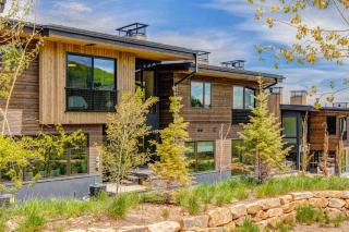 Updated home with a private hot tub fireplace & mountain views - dog friendly - 8