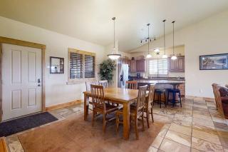 Bear Hollow Village Townhouse with Community Pool - Ski the Slopes - 2