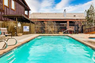 Stunning views Pool & Hot Tub gas grill - 8