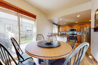 Townhome with fireplace patio grill updated kitchen & W&D - great location - 6