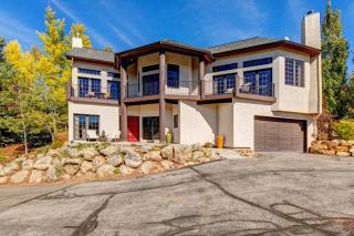 Serene and Spacious 5BR with Gorgeous Views Hot Tub - 9