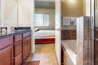 Spacious condo with community pool & hot tub mountain views centrally located - 1