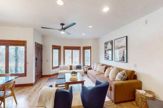 Updated Condo minutes from downtown & slopes with hot tub - 7