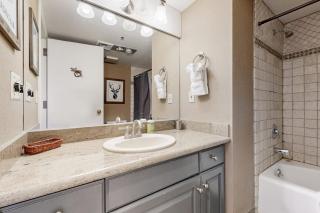ski-in - ski-out Studio with Pool Hot Tub Fitness Center & Mountain Views - 3