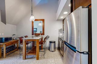 Upscale ski-in - ski-out condo with fireplace all-season pool hot tub & gym - 3