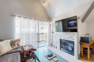 Upscale ski-in - ski-out condo with fireplace all-season pool hot tub & gym - 5