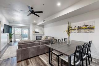 Modern condo with shared pool & hot tub Ski-in - ski-out free WiFi - 6