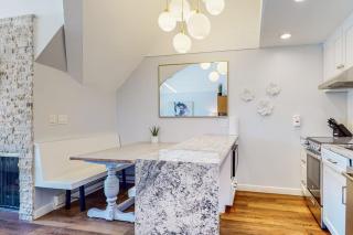 Ski view condo steps to Park City lifts with fireplace pool hot tubs ice rink - 5