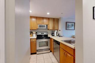Mountain-view condo with fireplace near skiing & main street on shuttle route - 2