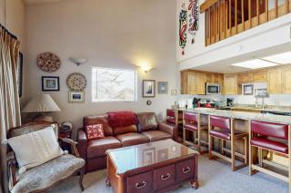Spacious condo with loft - walk to ski lifts & restaurants - 7