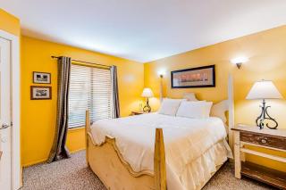 Condo close to ski lifts & Sundance Film Festival with fireplace & on-site hot tub - 4